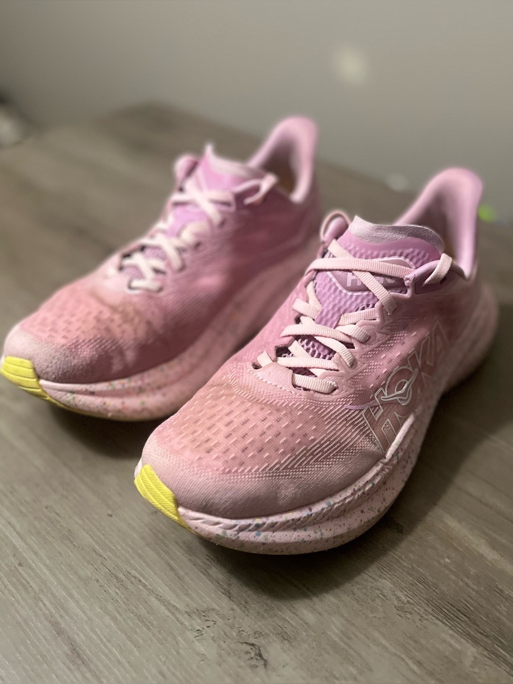 Hoka Mach 6 running Pink Twilight/Lemonade